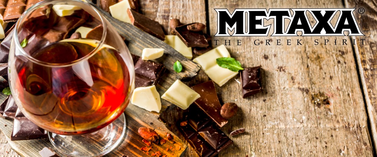 Glas gefüllt mit Metaxa