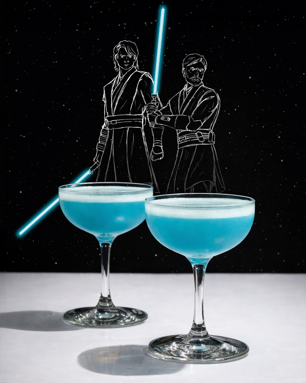 Zwei Cocktailgläser mit Jedi Mind Trick Cocktail und Illustration von Anakin Skywalker und Obi-Wan Kenobi.