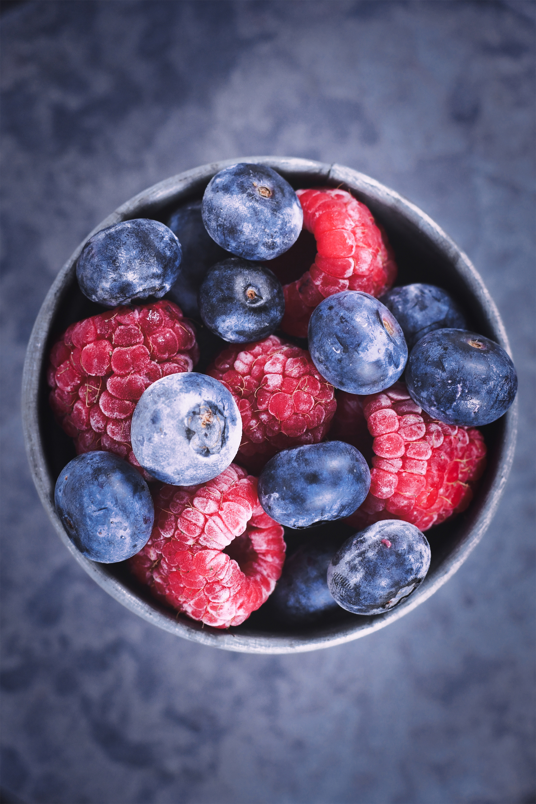 Eine Schüssel von unterschiedlicher Beeren.