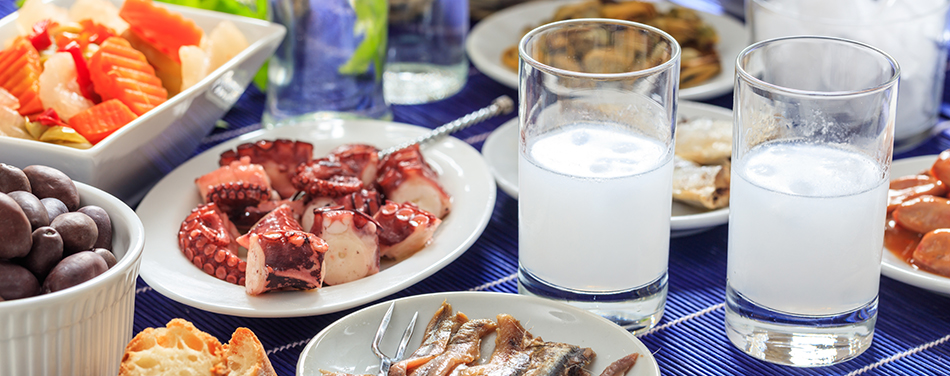 Raki und Vorspeisen